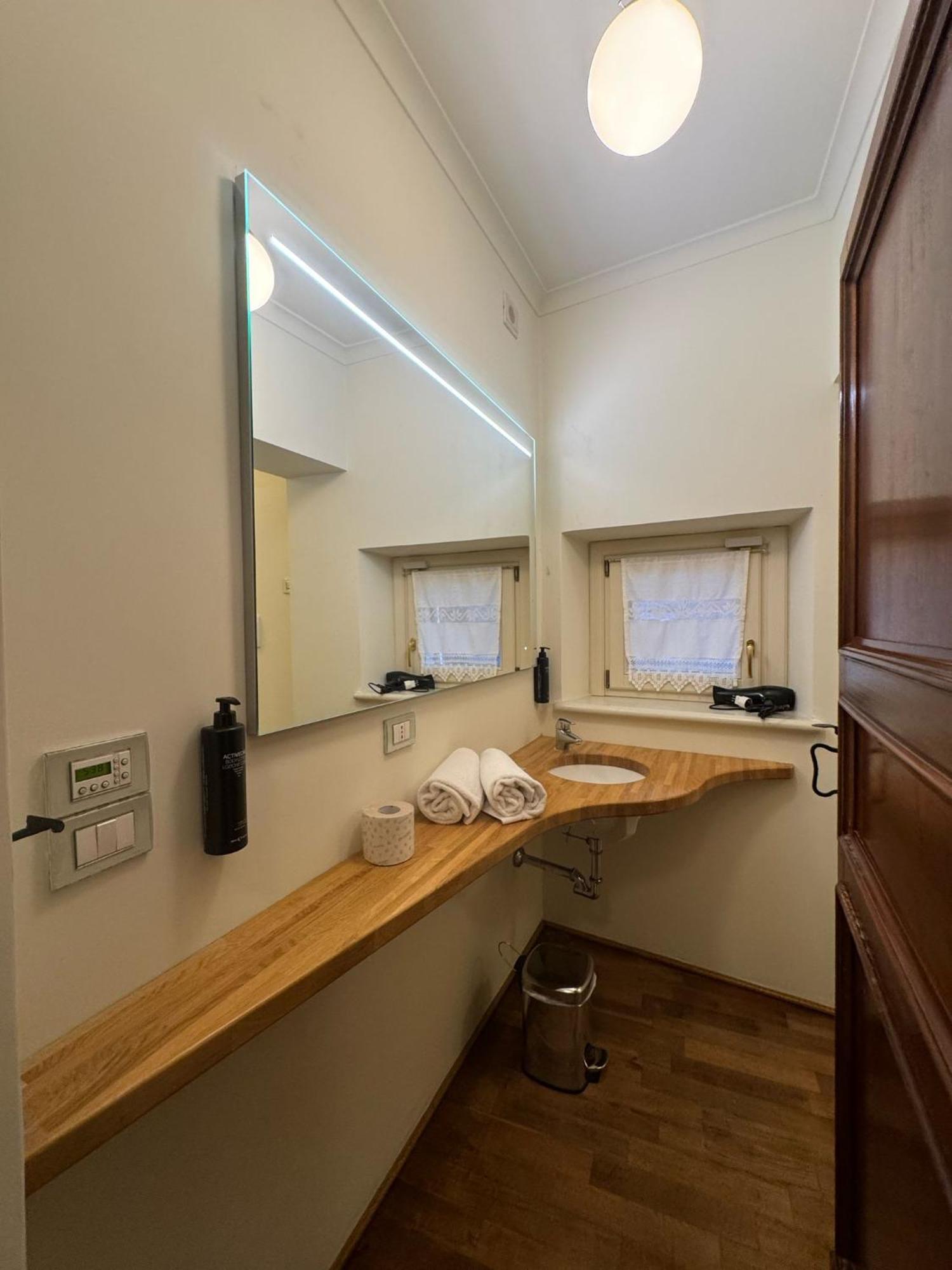 Urbino Apartments - Palazzo Paltroni Studio Eksteriør billede